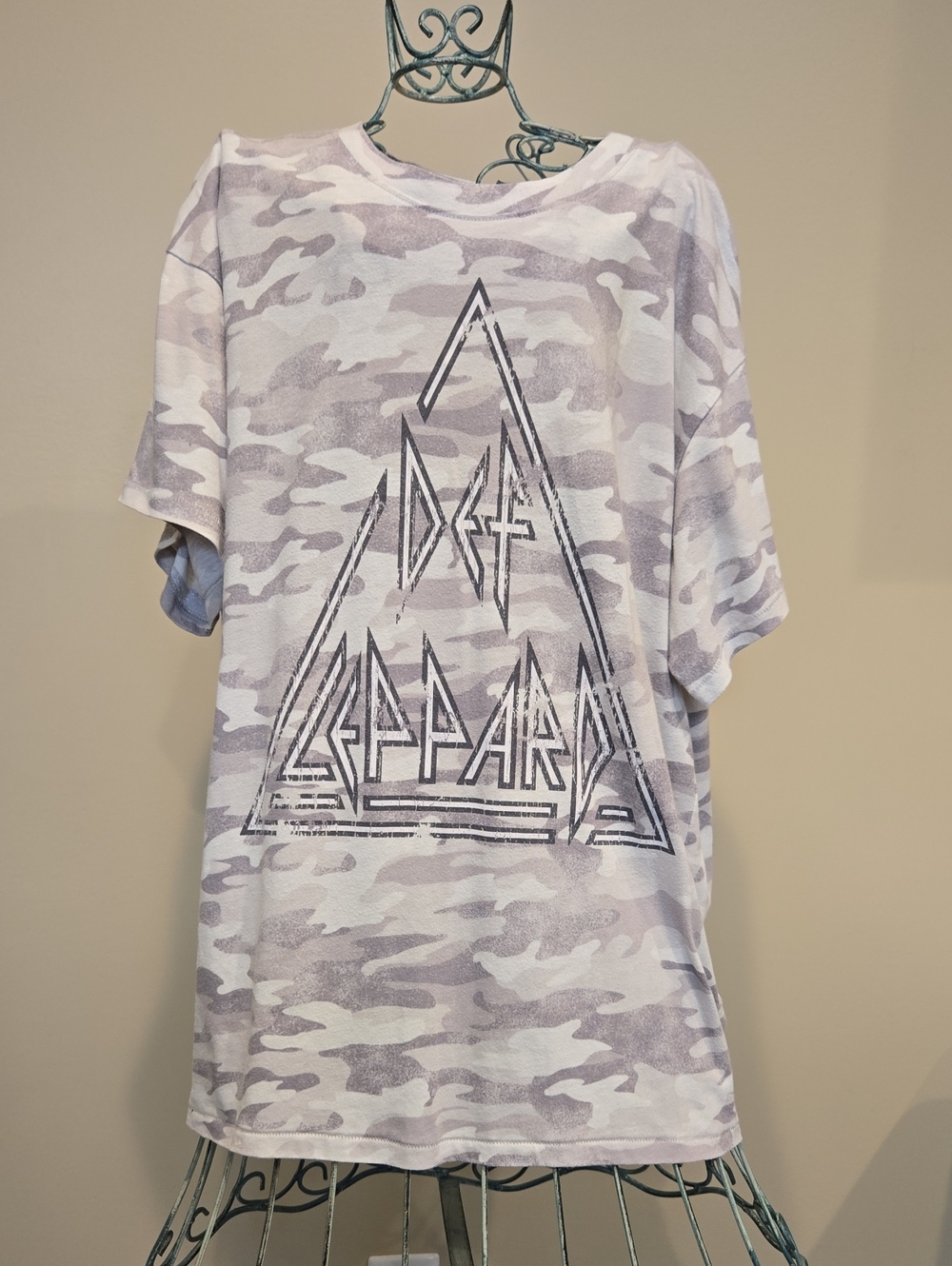 Vinyl Icons Def Leppard Graphic Camo Tee - Light Gray & White